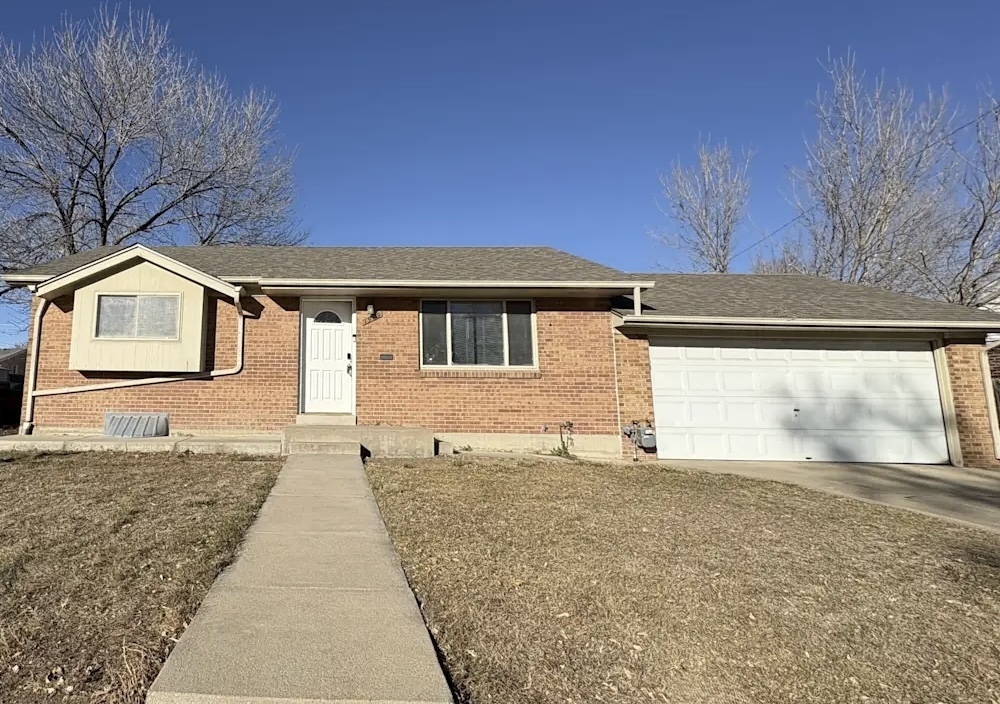 202 133rd St E – photo 1