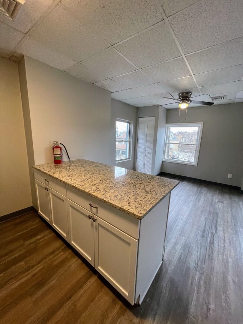 117 Crawford Ave unit Unit 2 – photo 3