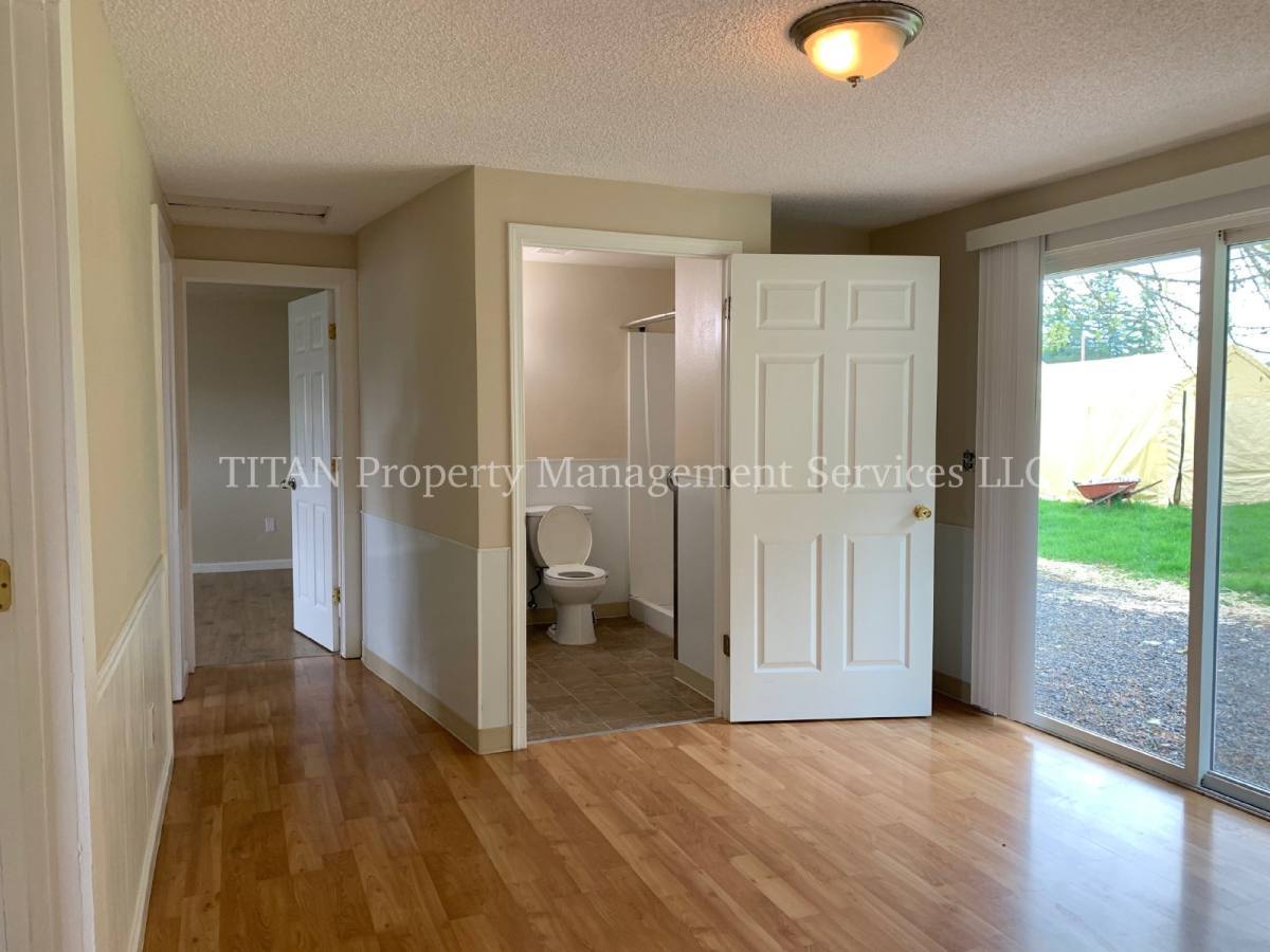 798 E Bridge St – photo 5