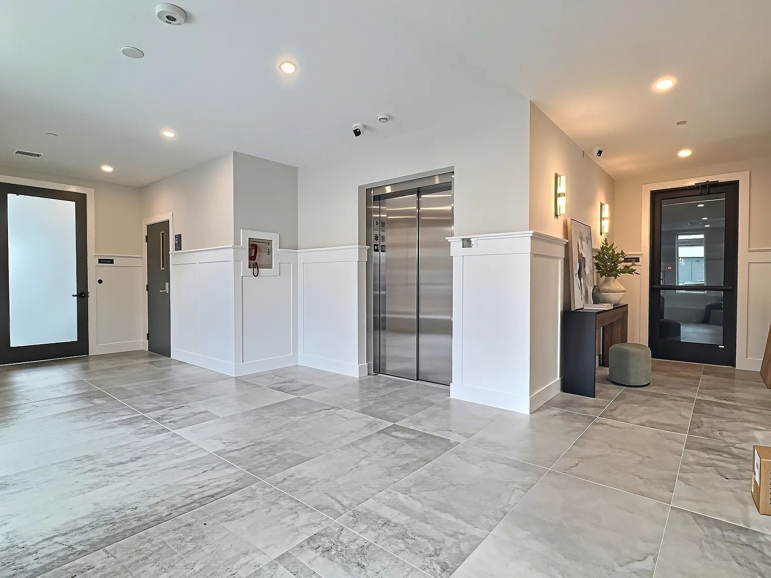 1305 Hyde Park Apartments – photo 3
