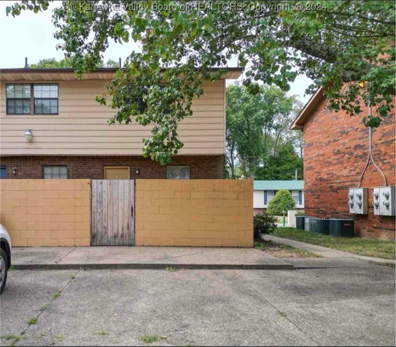 8 Garden Ln unit C – photo 3