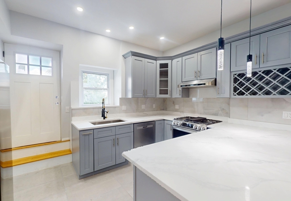 14 King St unit 3 – photo 3
