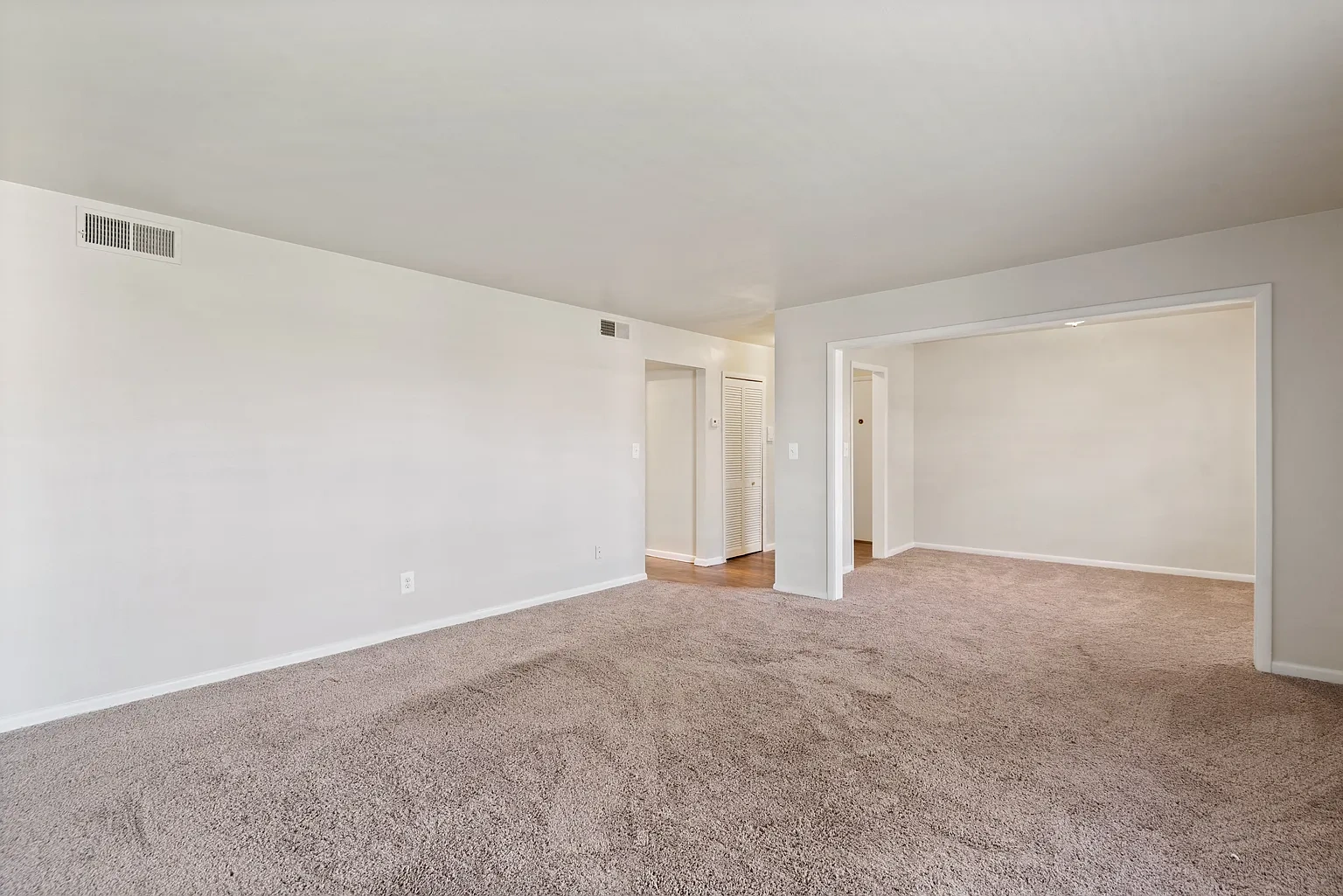 The Wilshire Apartments – photo 4
