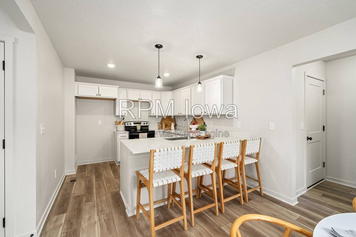 329 Freedom Wy – photo 5