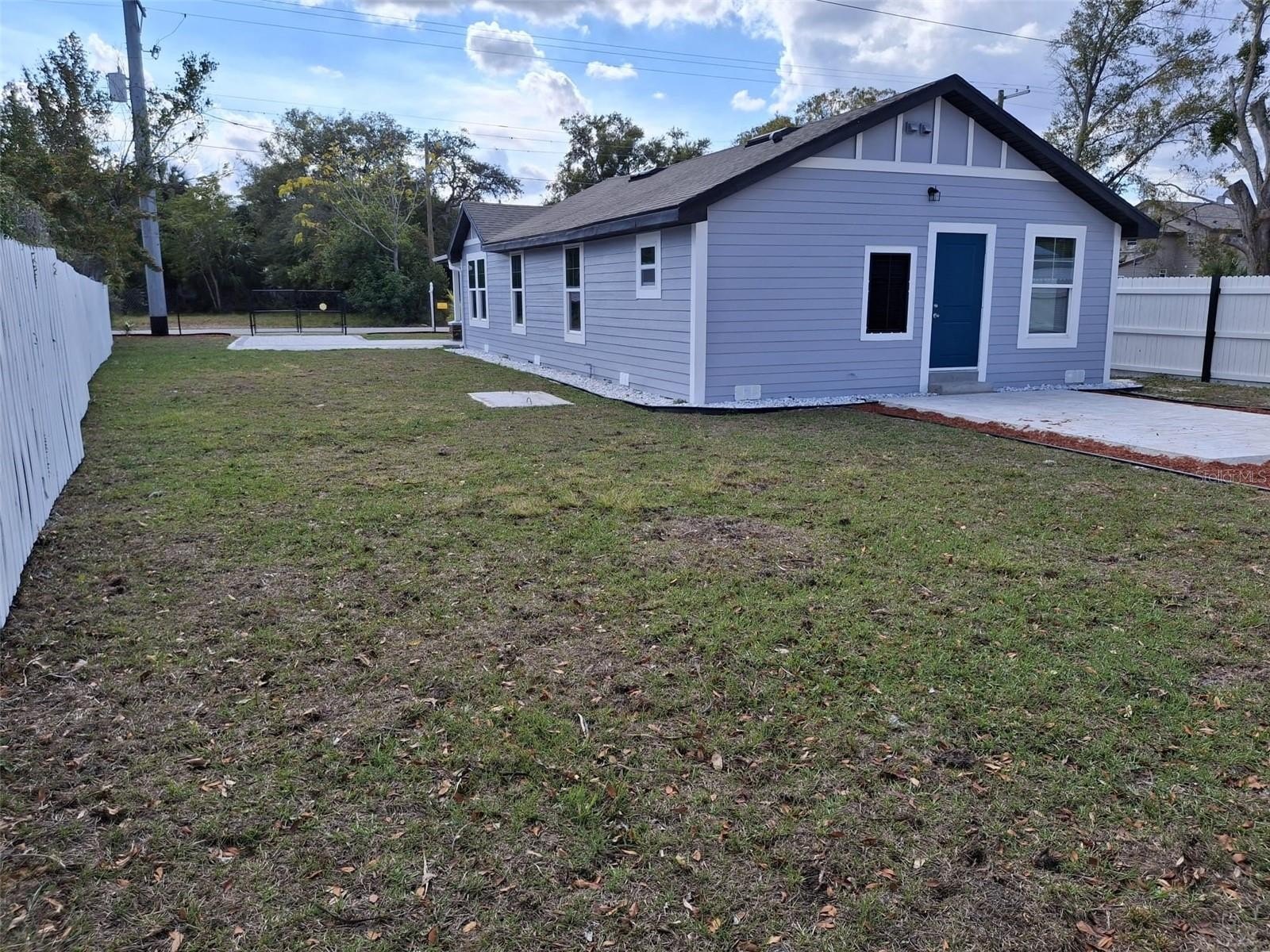 825 3rd St – photo 2