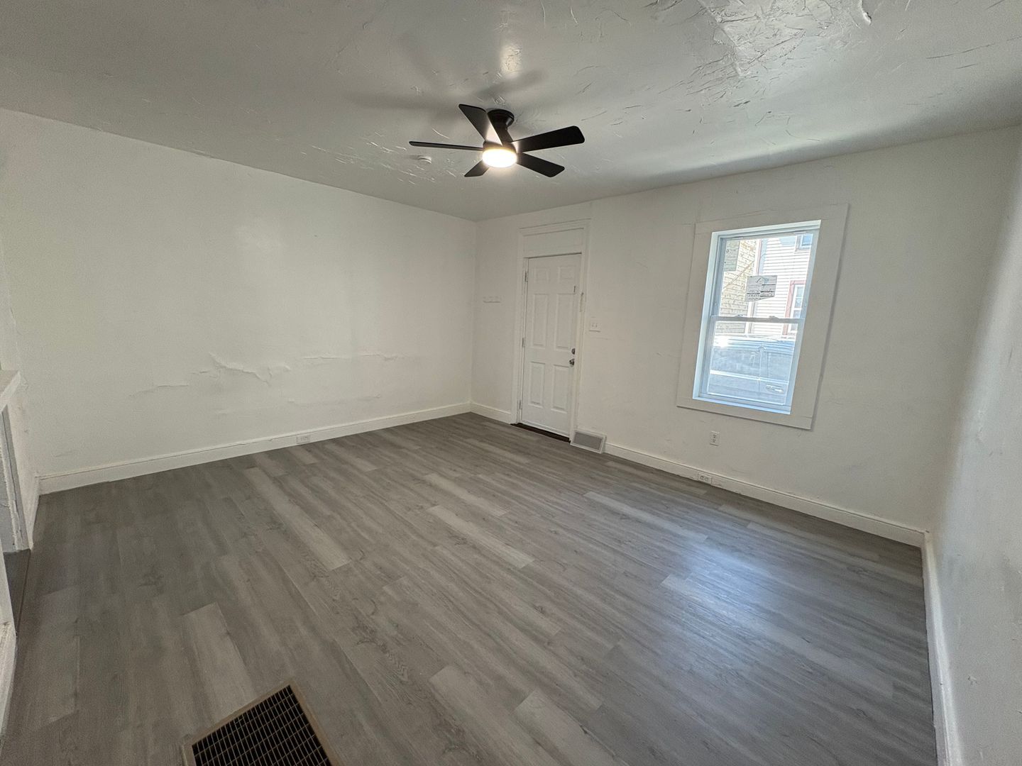 219 S Hartley St – photo 4