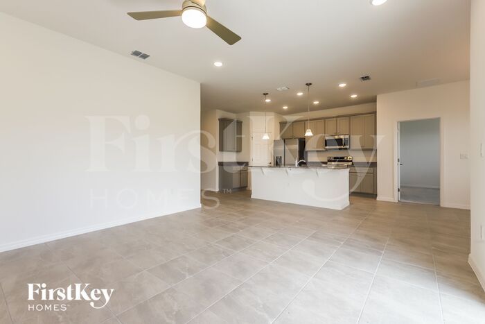 527 Crown Rose Dr – photo 3