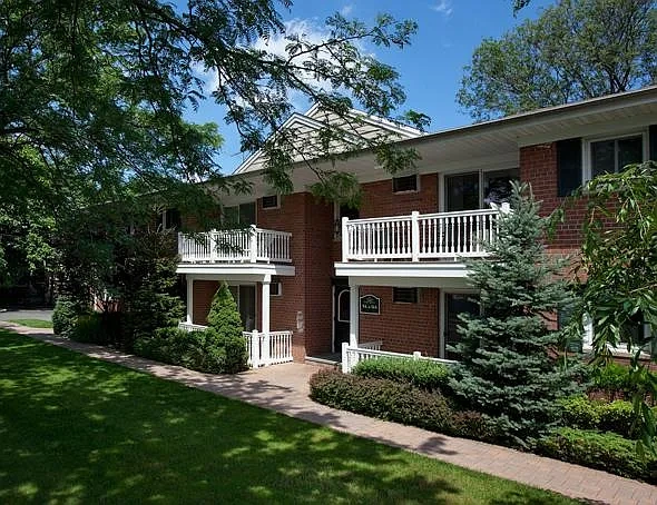 Fairfield Estates At Farmingdale Village – photo 5