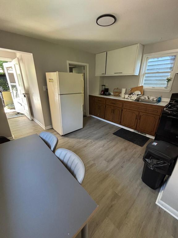 411 Beaver St – photo 3