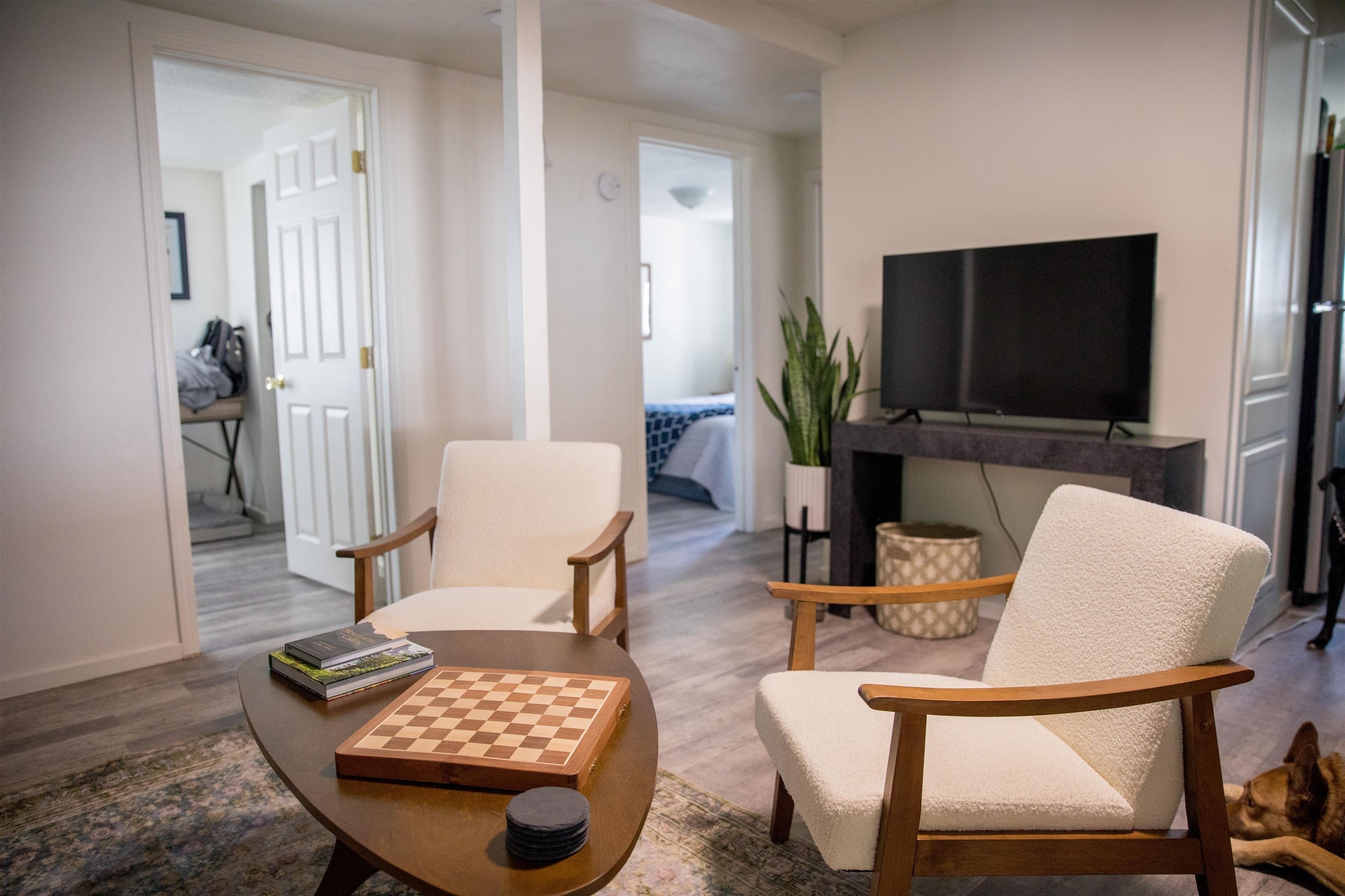 818 N Elm St – photo 5