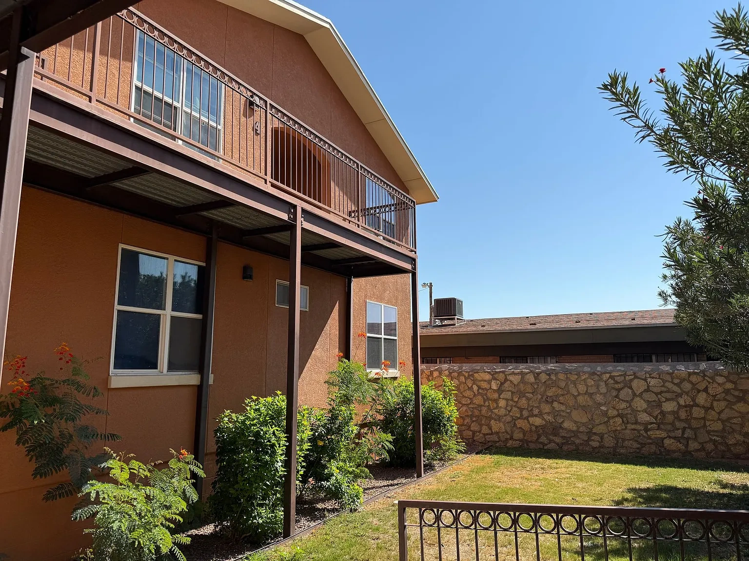 Diana Drive Apartments – photo 2