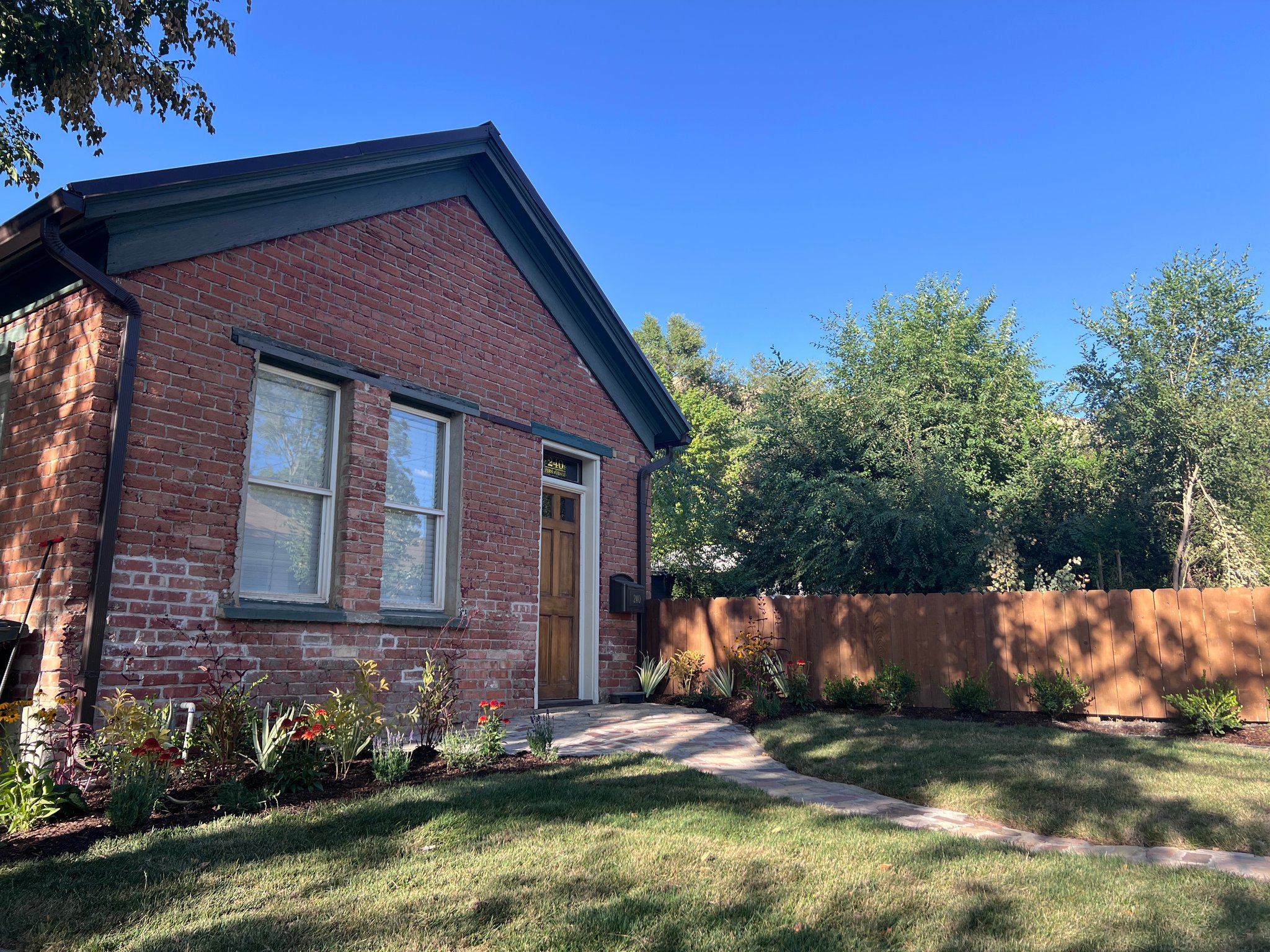 240 Fern Ave N – photo 1