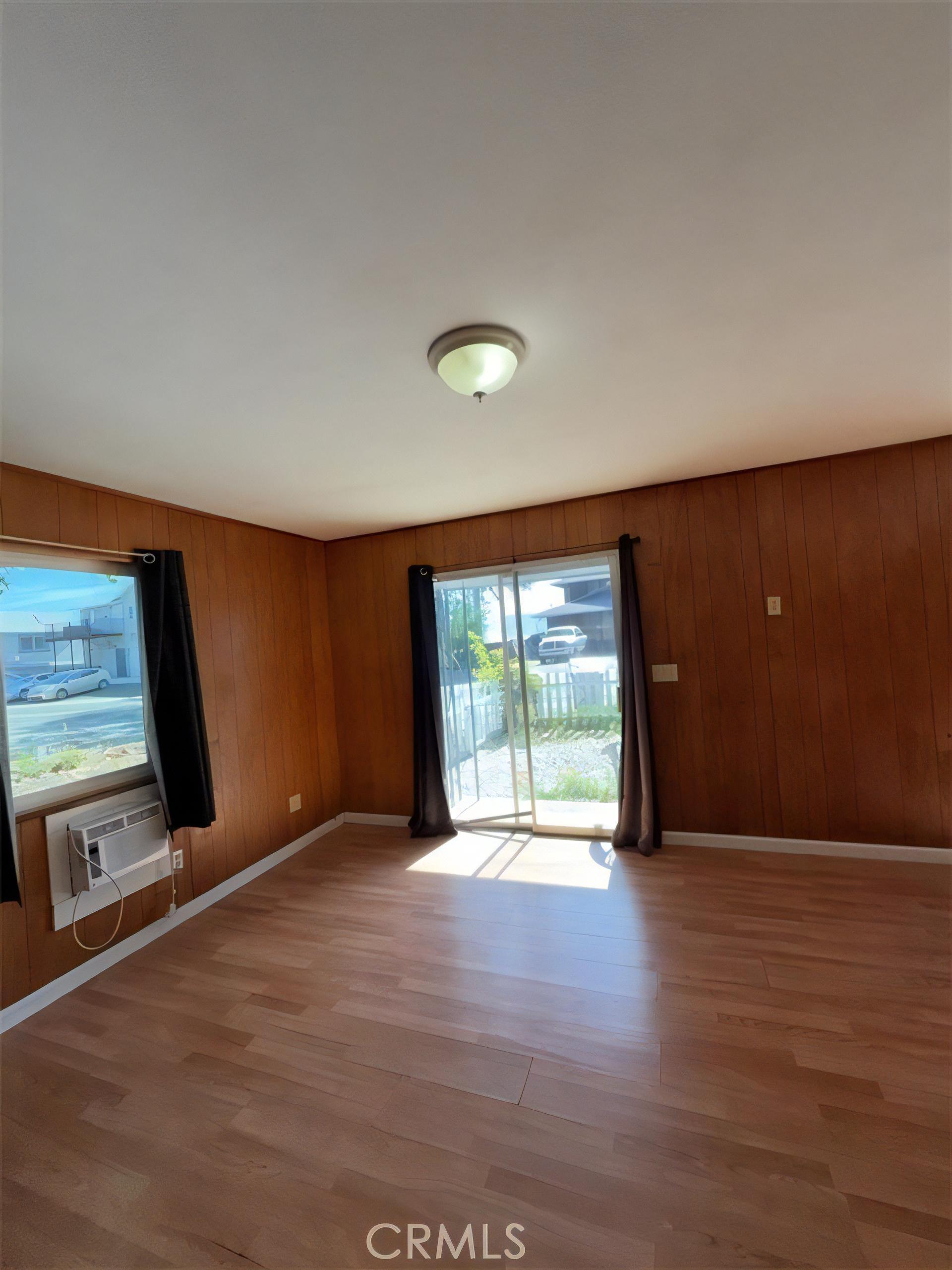 2435 Lakeshore Blvd unit 1 – photo 3