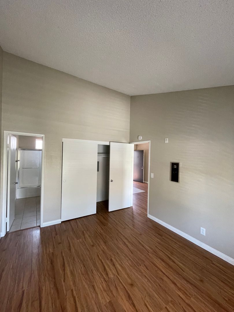 5622 University Ave unit 20 – photo 5