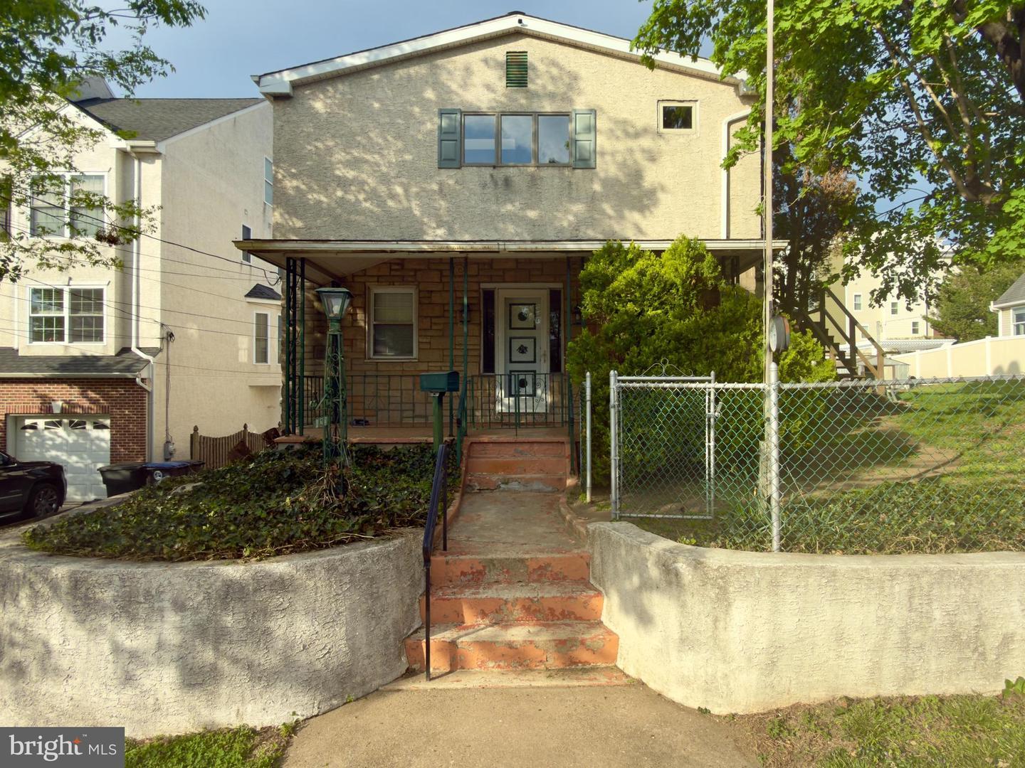 422 W 6th Ave – photo 1