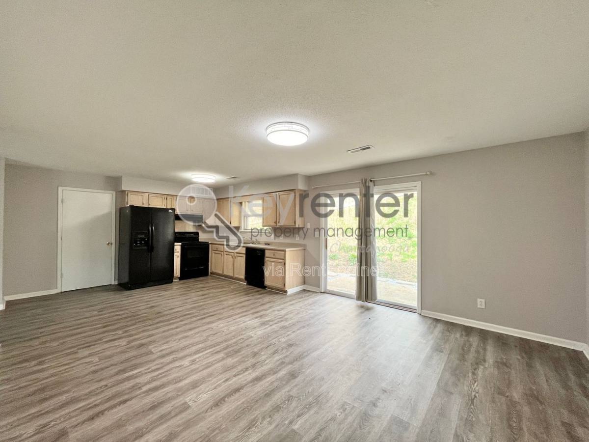 801 Ely Rd – photo 3