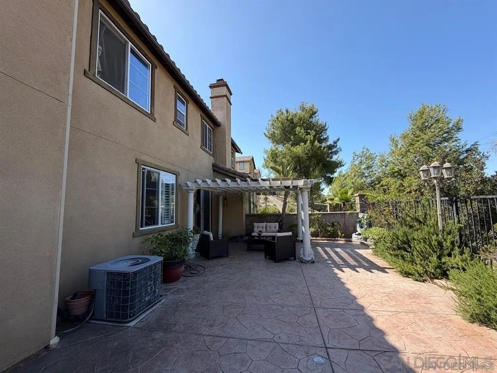 2297 Treetop Ln – photo 3