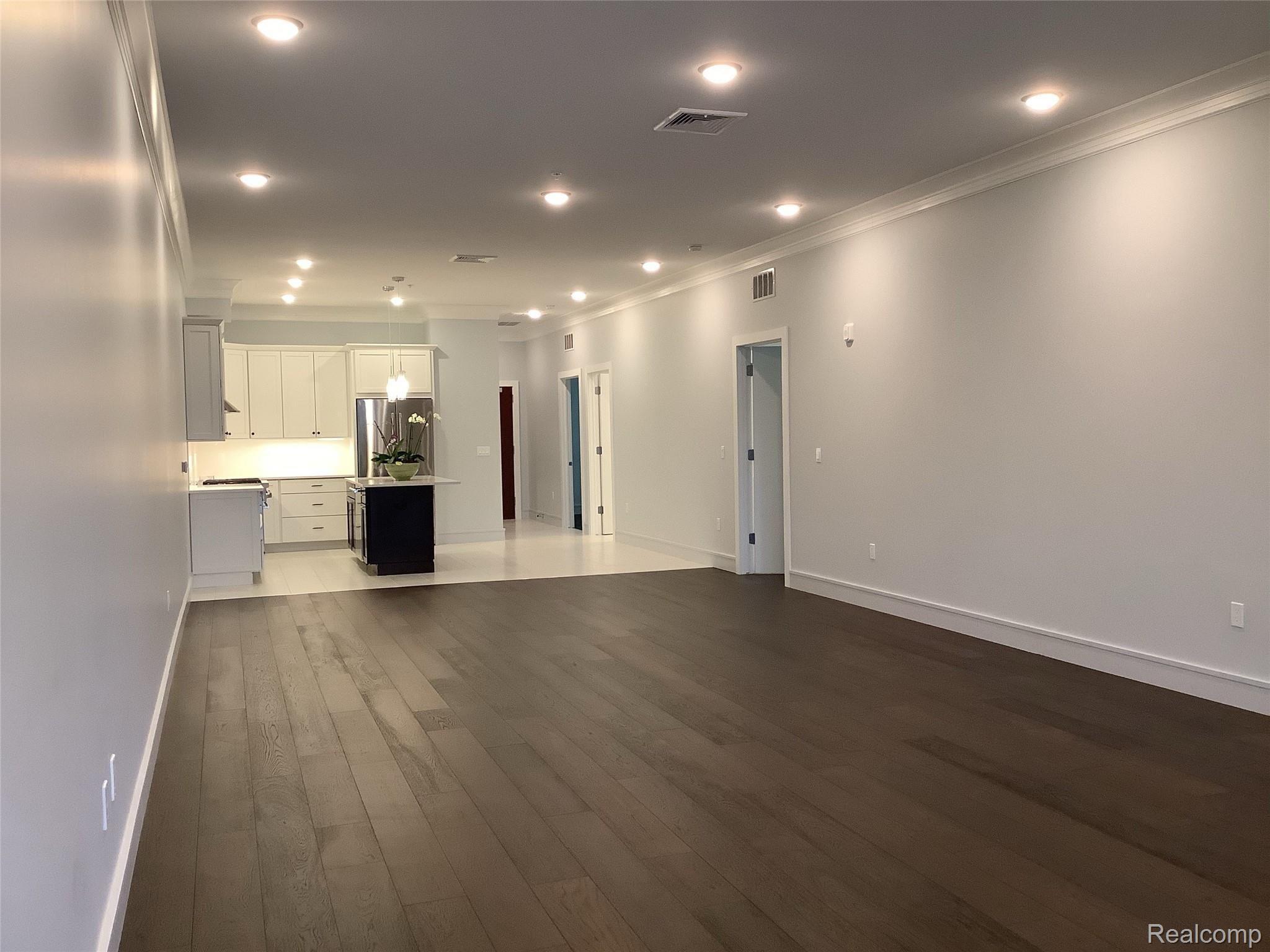 856 N Old Woodward Ave unit 202 – photo 3