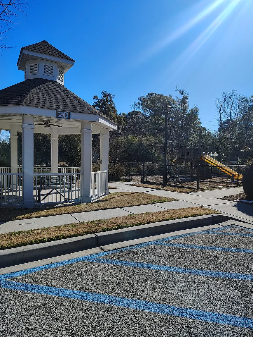 Sea Pointe Apartments – photo 5