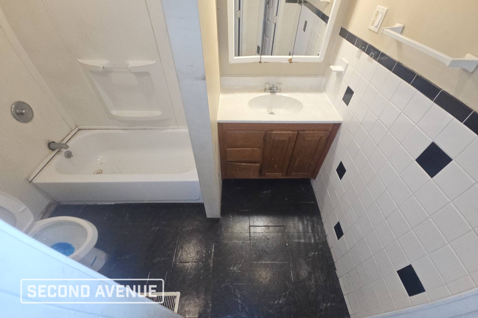 2426 E 24th St – photo 5