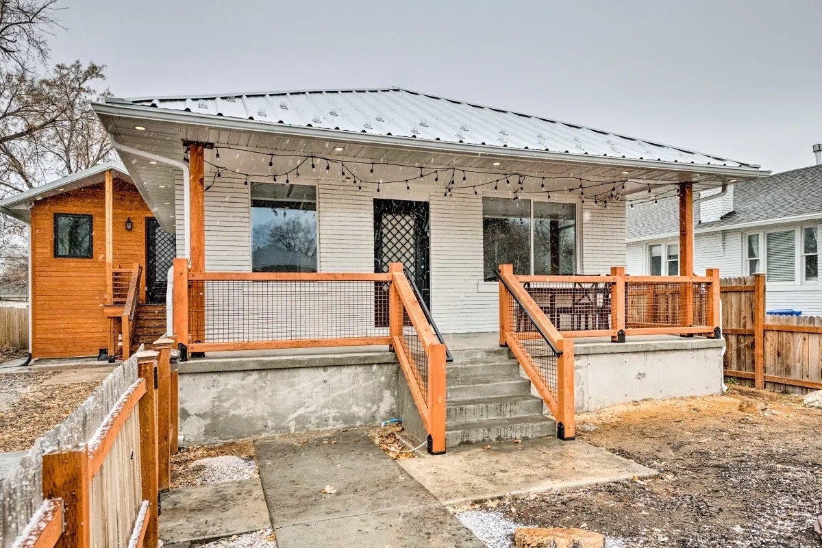 2324 S Green St – photo 1