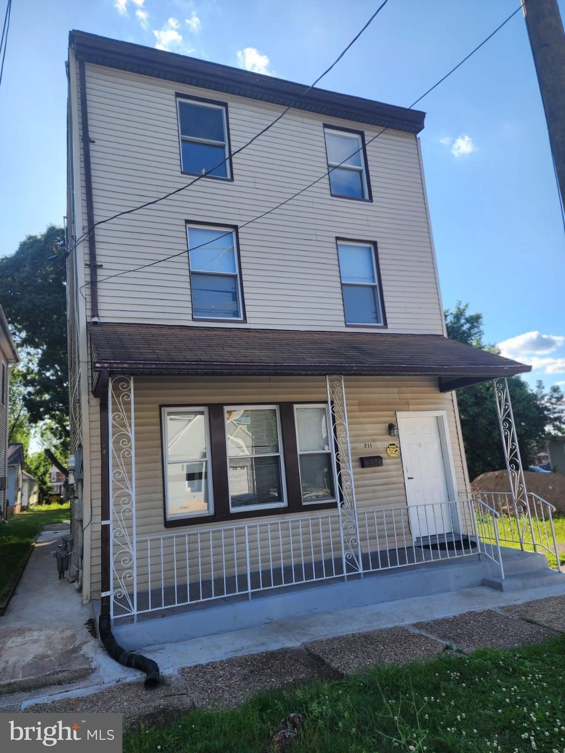 211 Broad St – photo 1