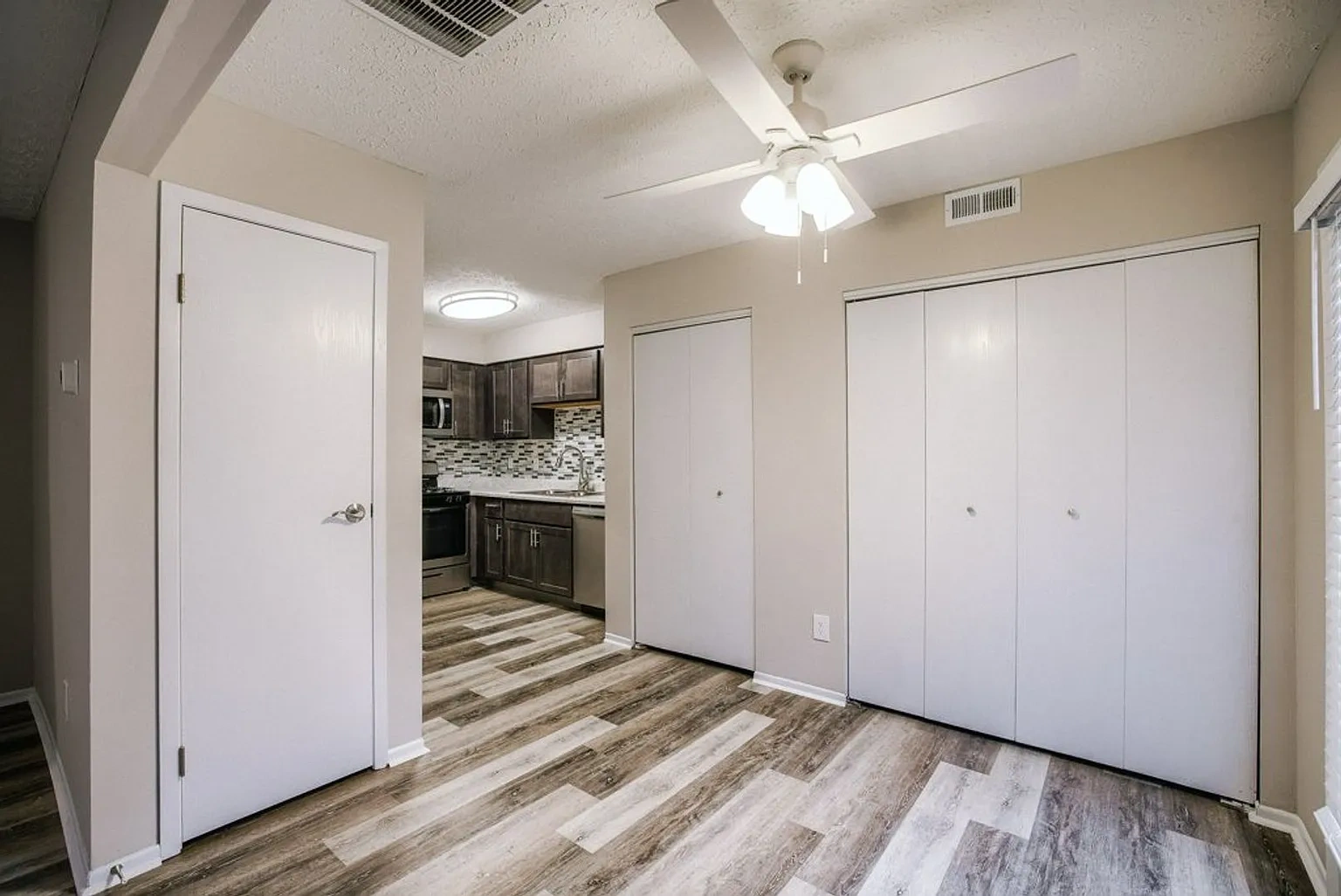 TOWNHOMES AT MCNAUGHTEN – photo 1