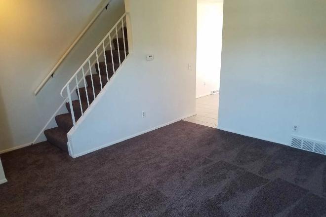 2200 Foxbourne Rd – photo 2
