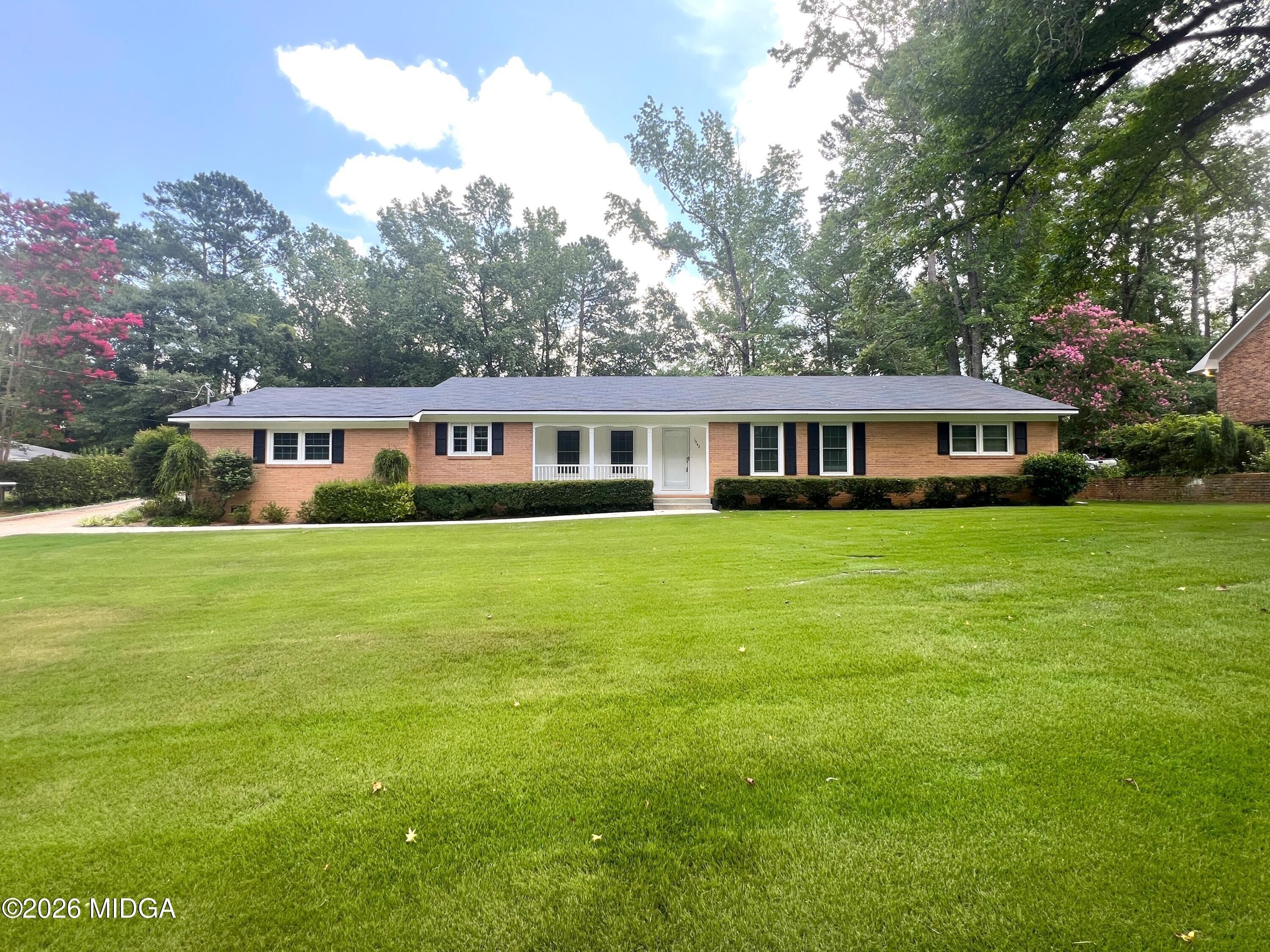1943 Birchwood Way – photo 1
