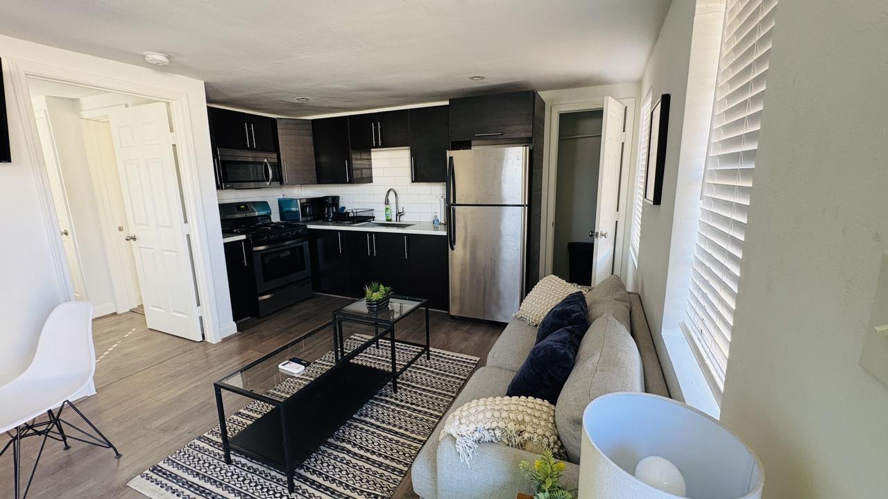 1038 Ashland St unit 5 – photo 2