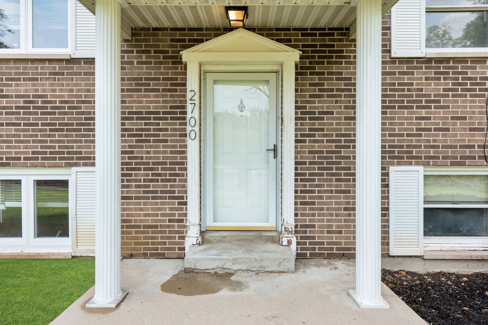 2700 Queenswood Dr – photo 4