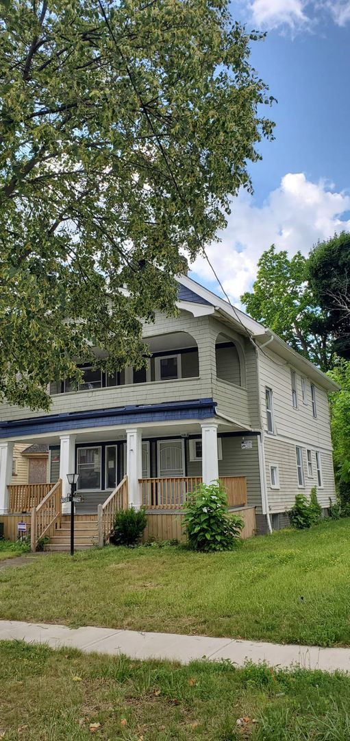 12098 Chesterfield Ave unit Unit 2 – photo 4