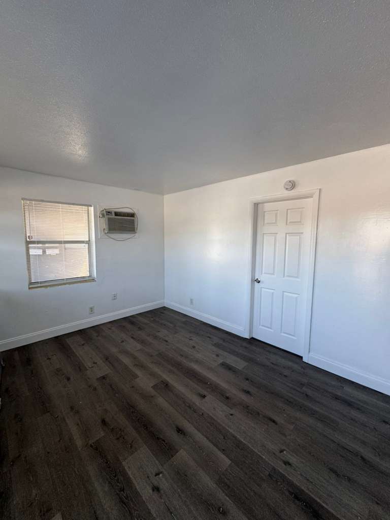 965 W 36th St unit 8 – photo 2