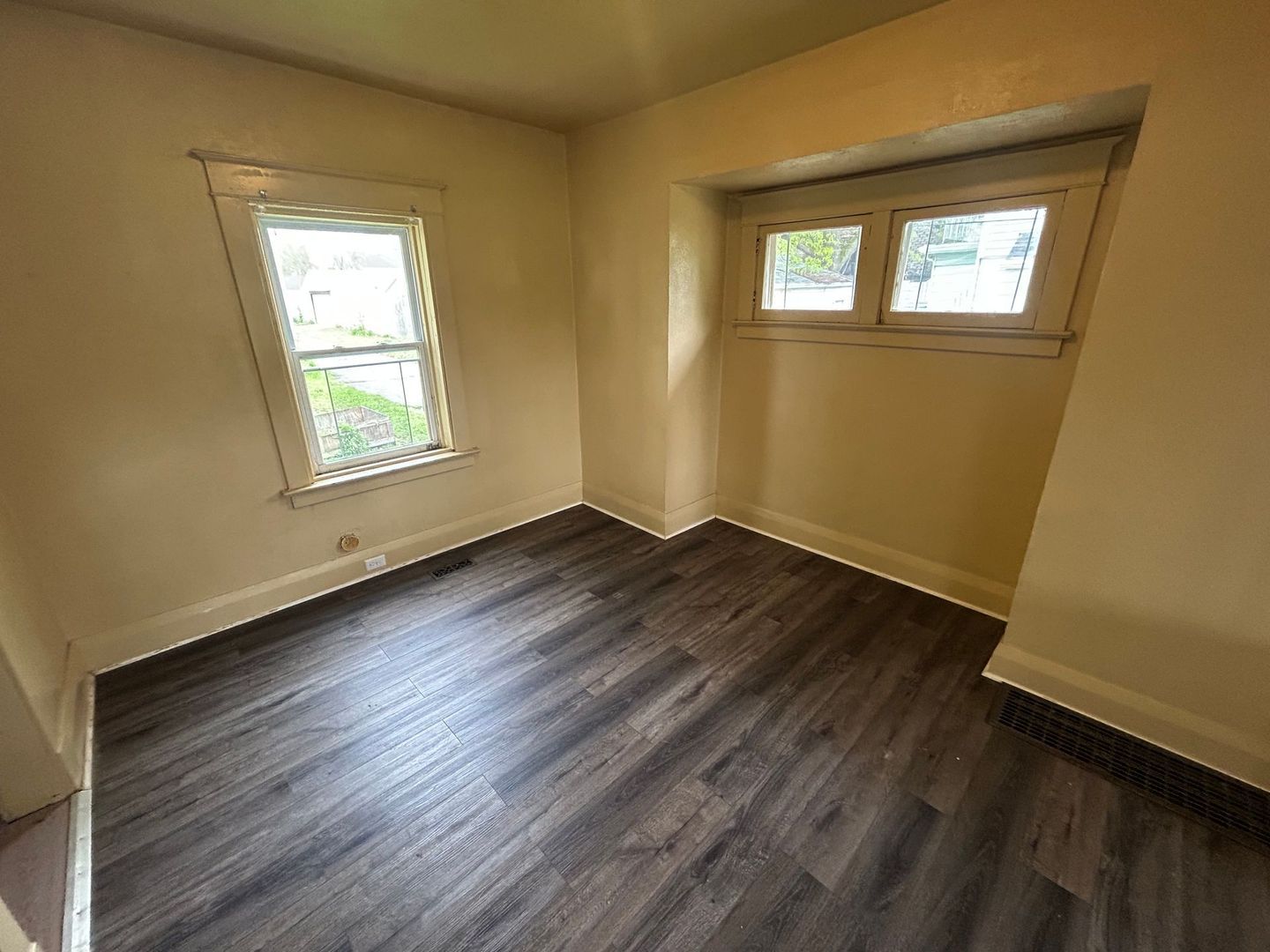 948 White St. – photo 4
