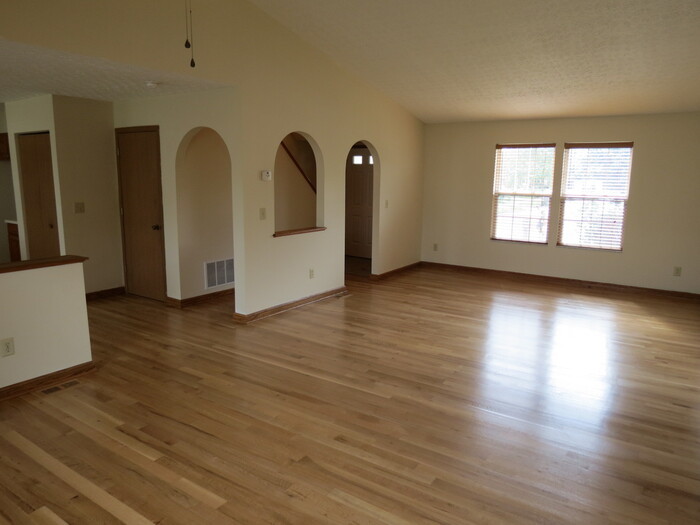 5451 Bentonhurst Ct – photo 3