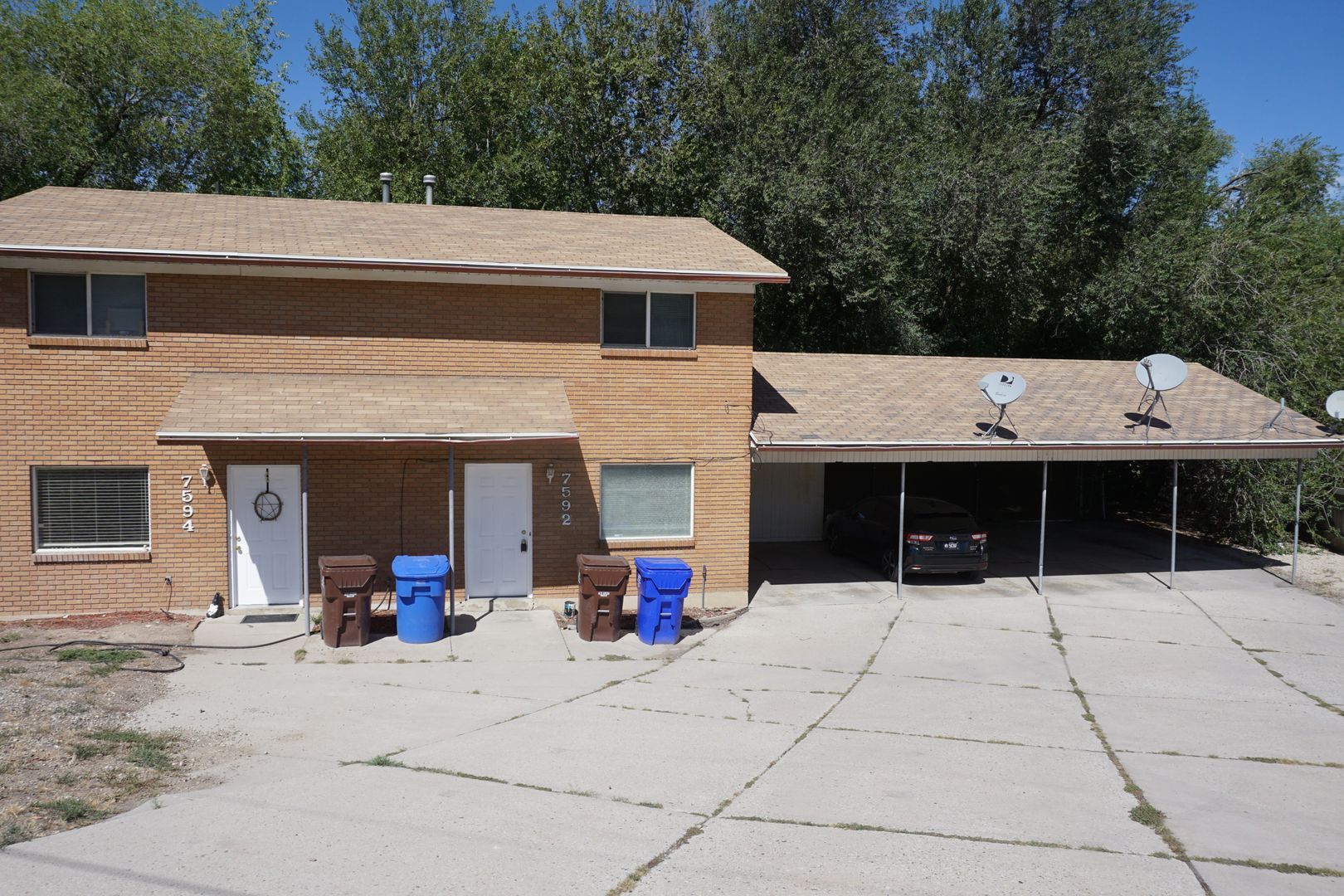 7592 Husky Hwy unit 7592 Husky Duplex – photo 1