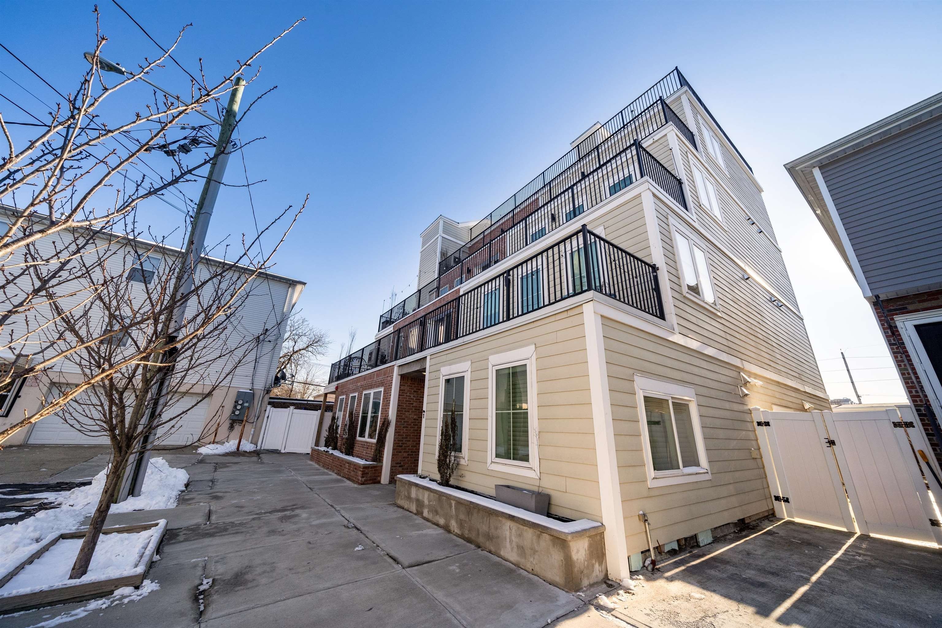 83 Waverly St #1 – photo 2