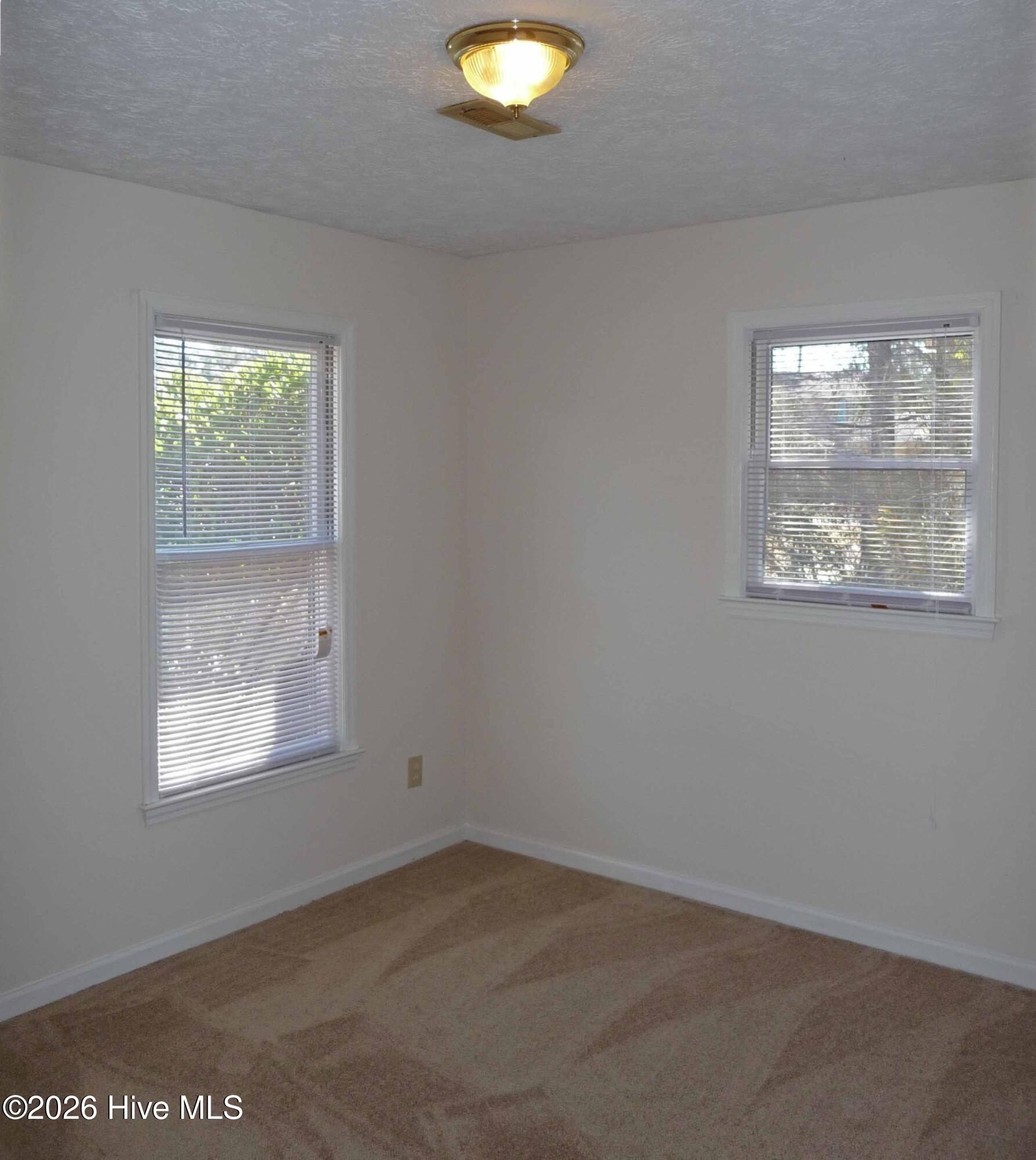 407 Lennon Dr – photo 4