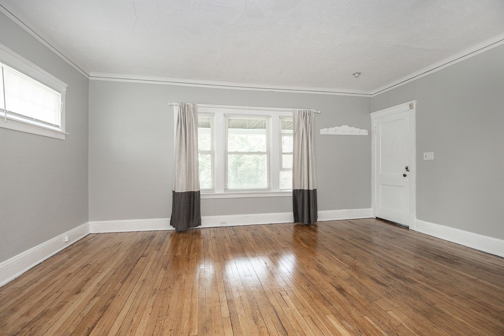 13416 Harlon Ave unit Up – photo 5