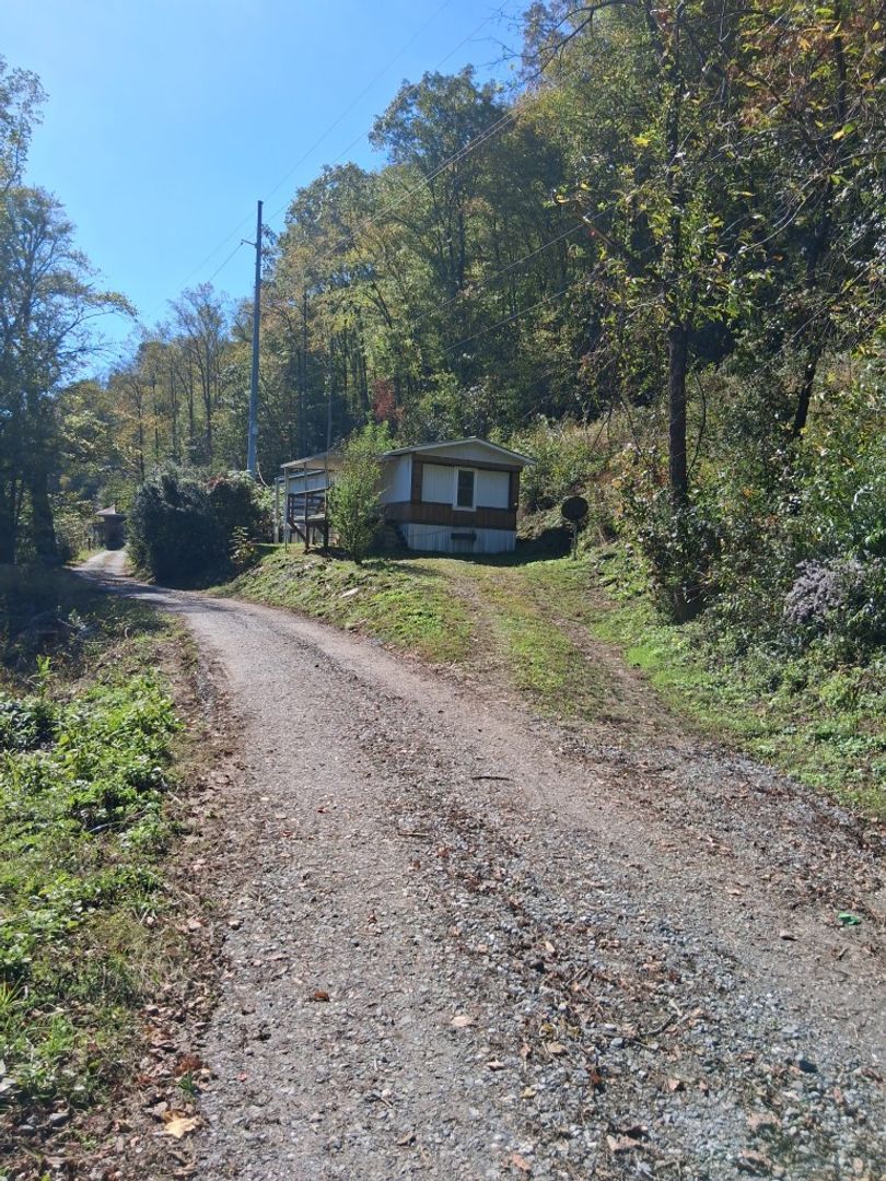 462 Tunnel Mountain Rd – photo 2