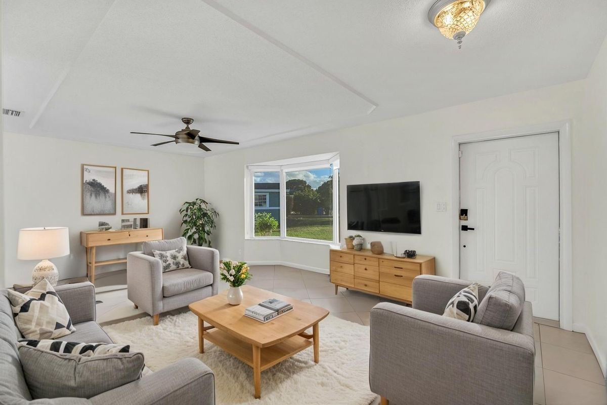 290 NW 65th Ave – photo 5