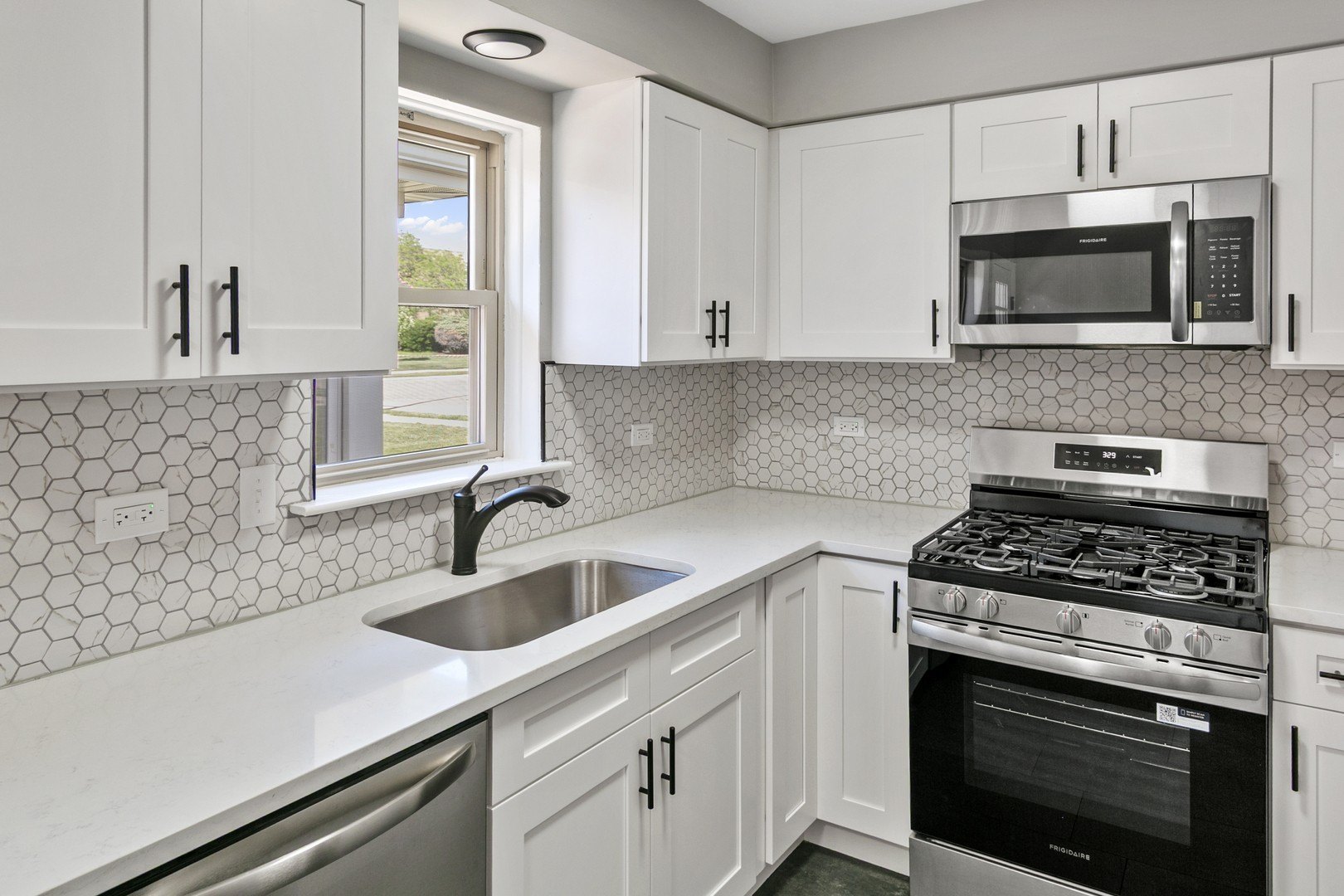 7704 McVicker Ave – photo 4
