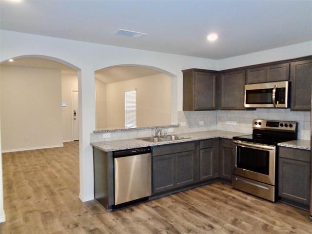 1806 Yale St – photo 4