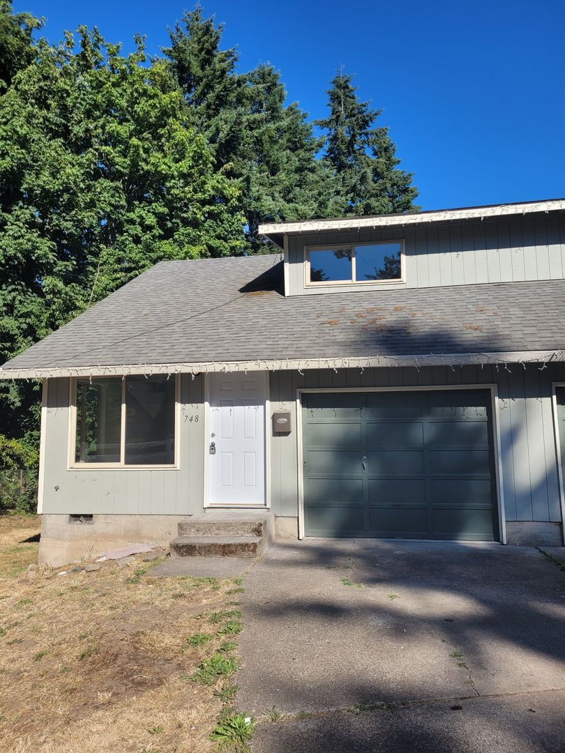 748 N 12th Ave – photo 1
