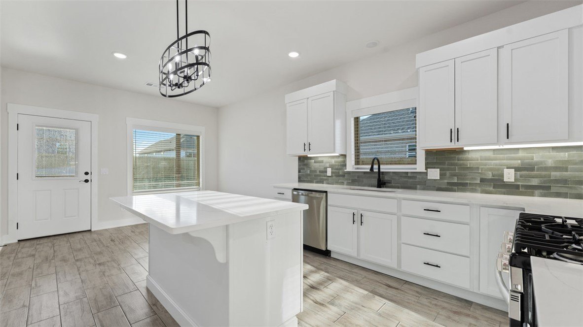 97 N Adler Ave – photo 5