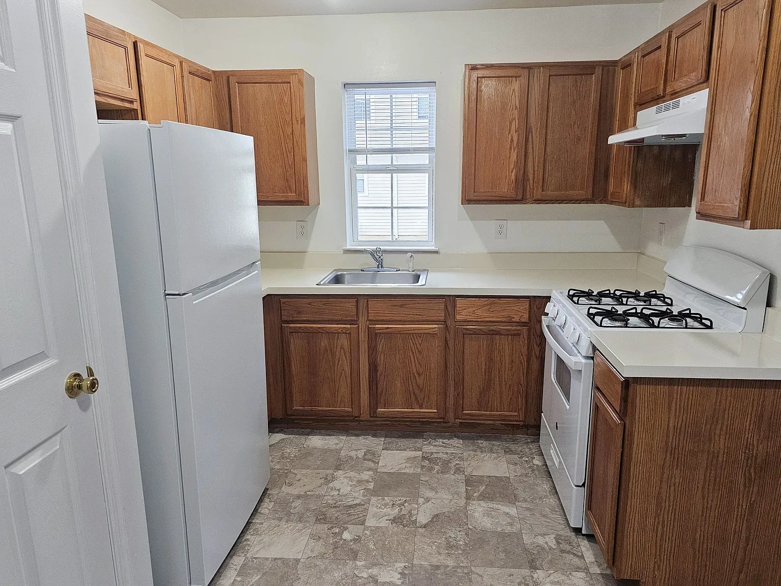 Manchester Village Apartments – photo 4