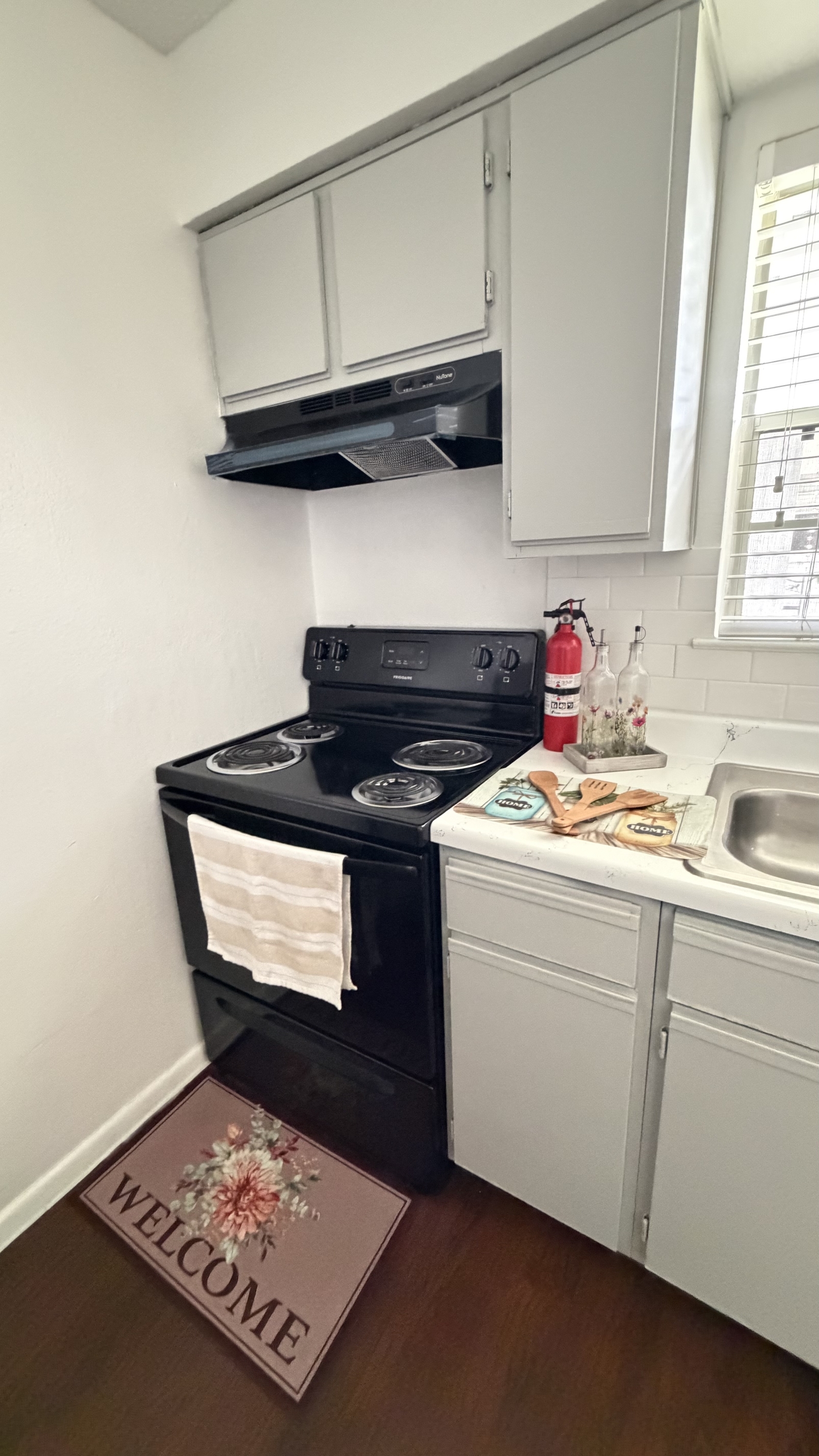 303 E 9th St unit 1 – photo 3