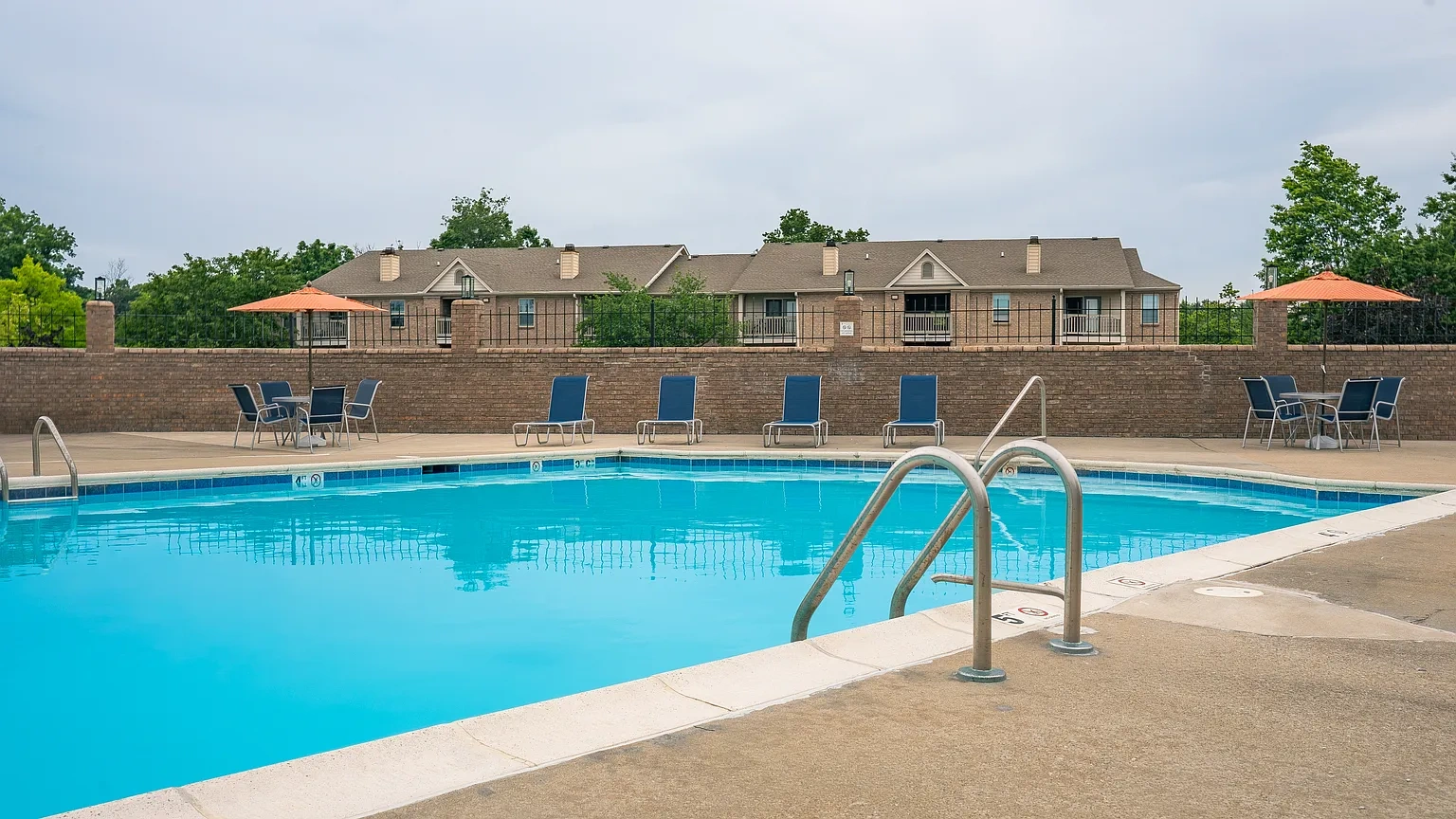 Burlington Oaks Apartments – photo 2