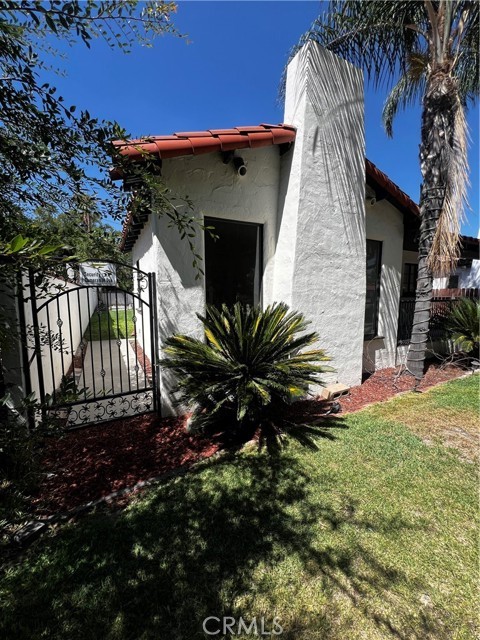 484 W 25th St – photo 3