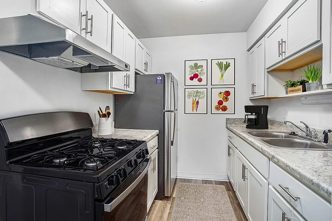 Wood Creek Apartments – photo 2